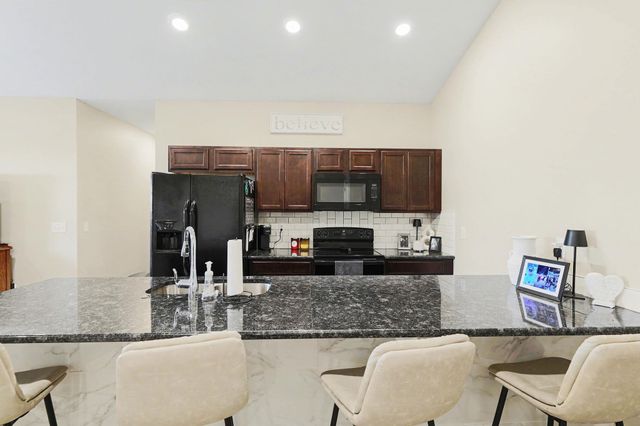 5314 N Cypress St, Bel Aire, KS 67226