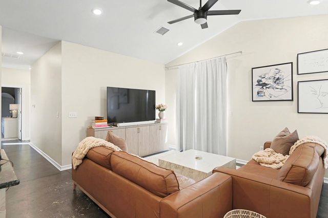 5314 N Cypress St, Bel Aire, KS 67226