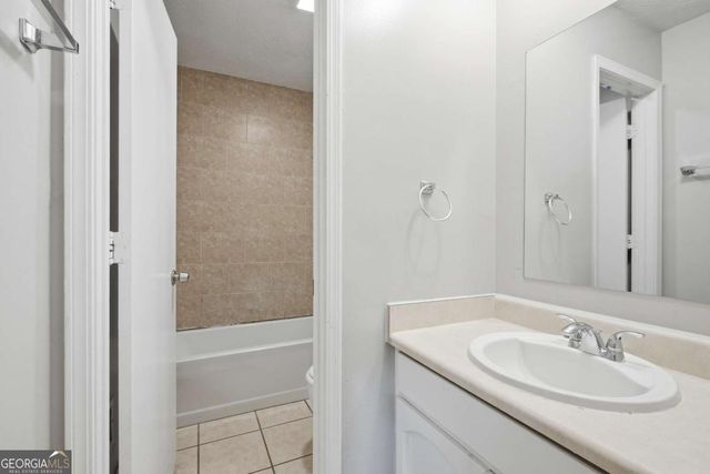1384 Huntsmen Glen, Riverdale, GA 30296