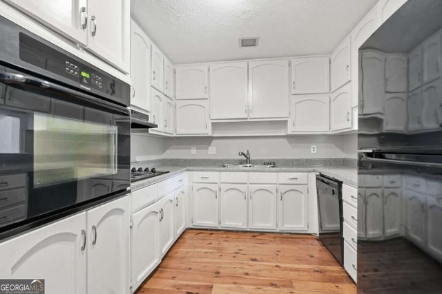 1384 Huntsmen Glen, Riverdale, GA 30296