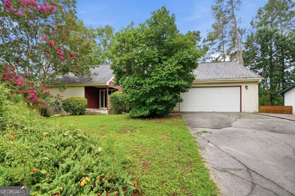 1384 Huntsmen Glen, Riverdale, GA 30296