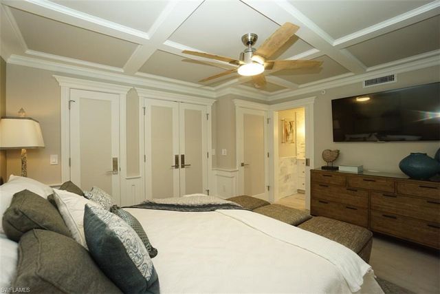 480 5th ST S 102, Naples, FL 34102