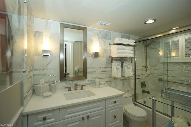 480 5th ST S 102, Naples, FL 34102