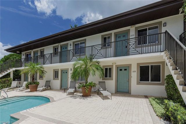 480 5th ST S 102, Naples, FL 34102