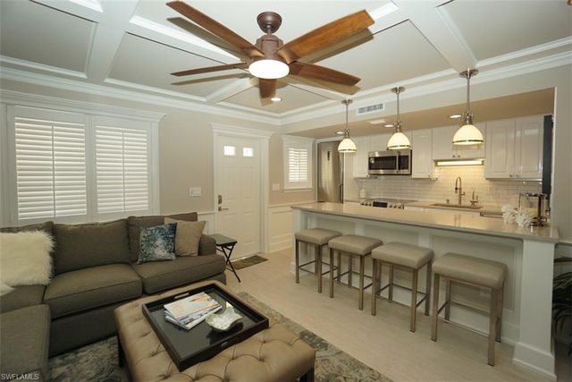 480 5th ST S 102, Naples, FL 34102