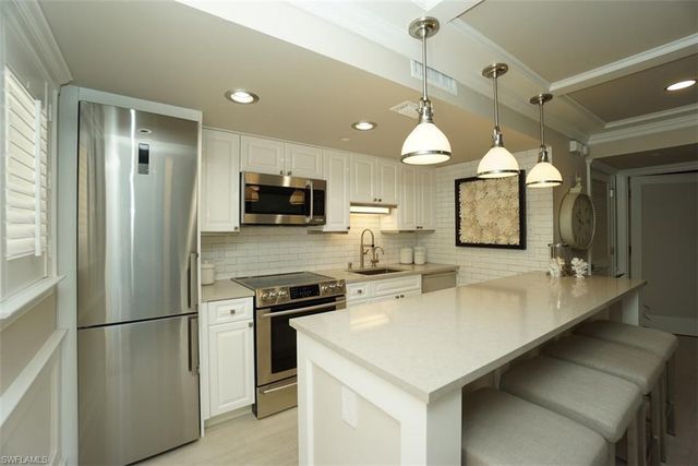 480 5th ST S 102, Naples, FL 34102