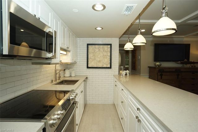 480 5th ST S 102, Naples, FL 34102