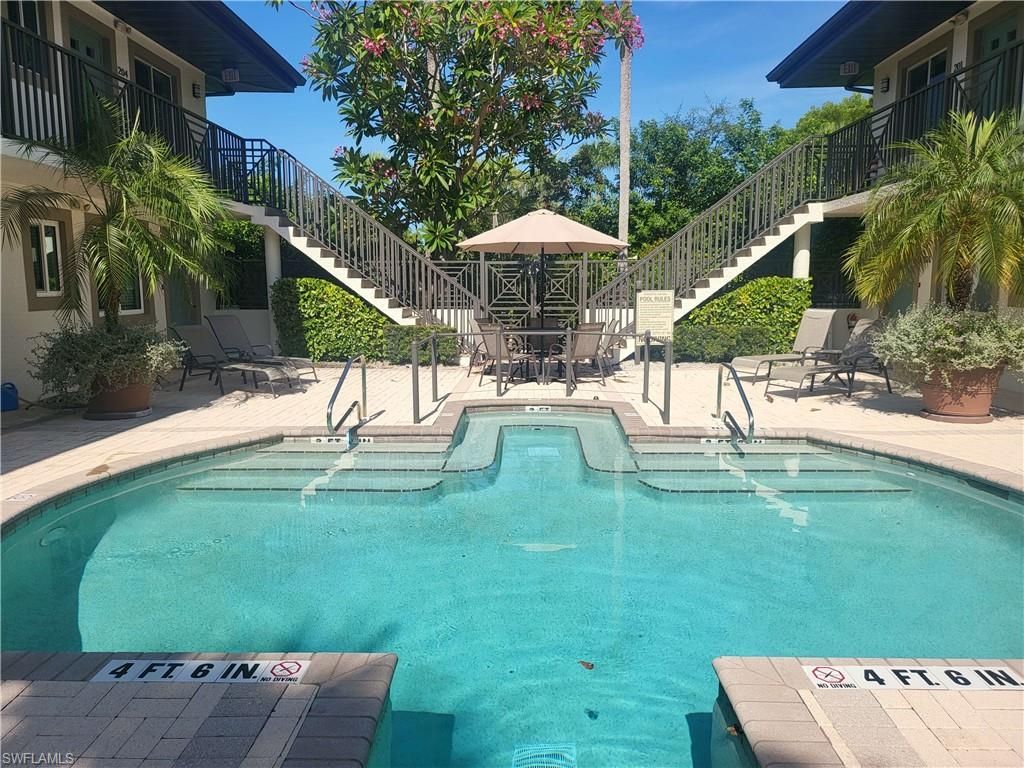 480 5th ST S 102, Naples, FL 34102