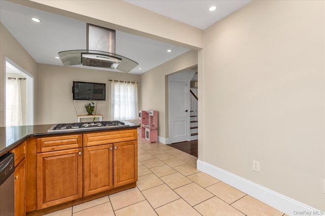 3080 Roxbury Road, Oceanside, NY 11572