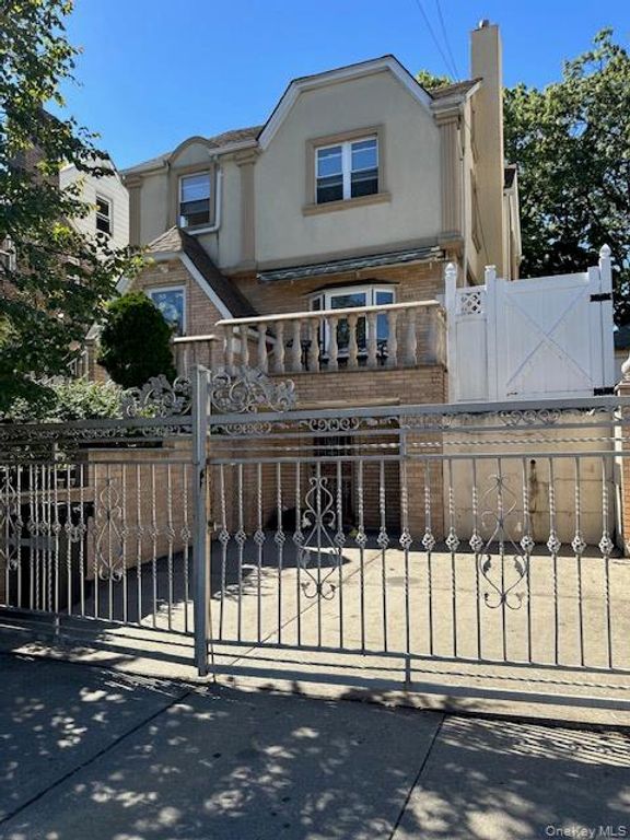 85-54 148th Street, Briarwood, NY 11435