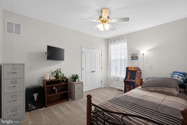 1709 HUDGINS FARM CIR, Fredericksburg, VA 22408