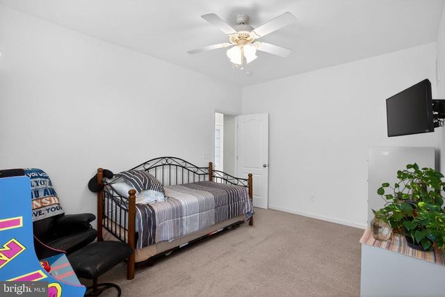 1709 HUDGINS FARM CIR, Fredericksburg, VA 22408