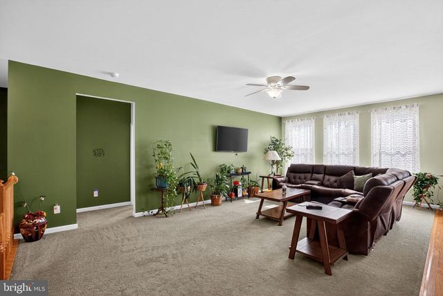 1709 HUDGINS FARM CIR, Fredericksburg, VA 22408