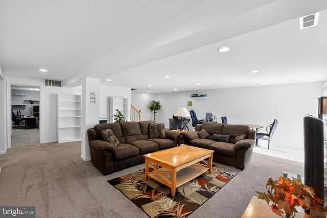 1709 HUDGINS FARM CIR, Fredericksburg, VA 22408