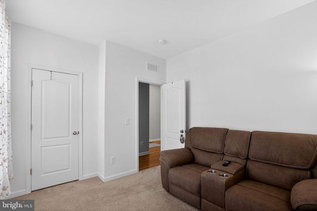 1709 HUDGINS FARM CIR, Fredericksburg, VA 22408