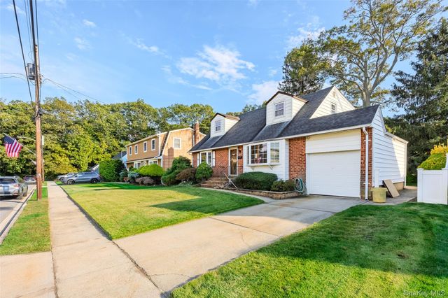 108 N Richmond Avenue, Massapequa, NY 11758