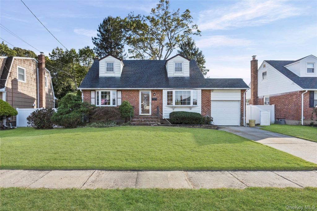 108 N Richmond Avenue, Massapequa, NY 11758