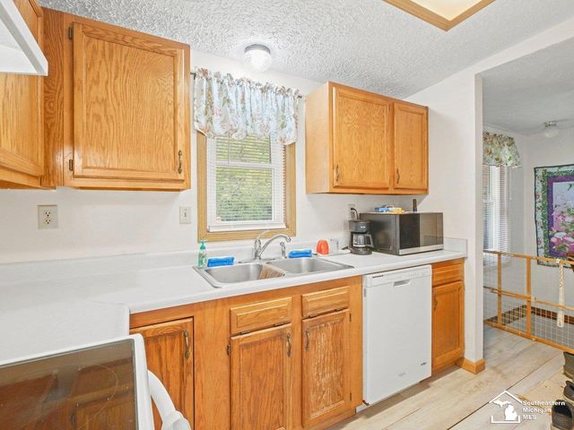2760 Spring Hill Drive, Howell, MI 48843