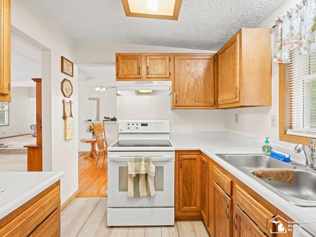 2760 Spring Hill Drive, Howell, MI 48843