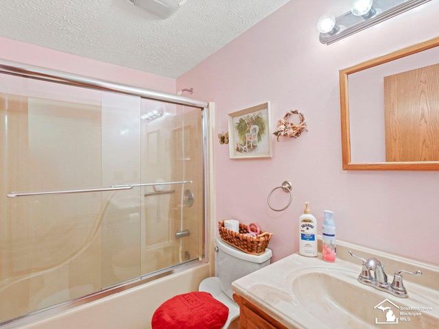 2760 Spring Hill Drive, Howell, MI 48843