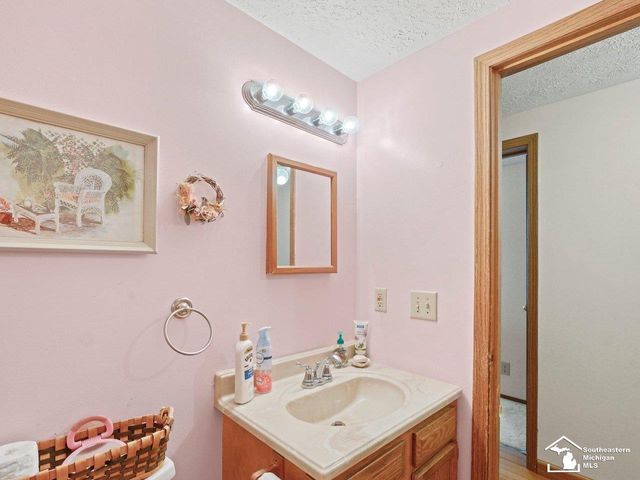 2760 Spring Hill Drive, Howell, MI 48843