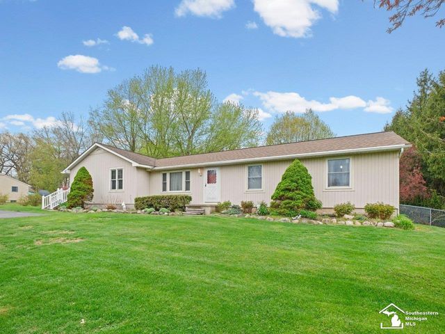 2760 Spring Hill Drive, Howell, MI 48843
