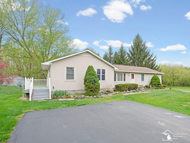 2760 Spring Hill Drive, Howell, MI 48843