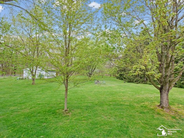2760 Spring Hill Drive, Howell, MI 48843