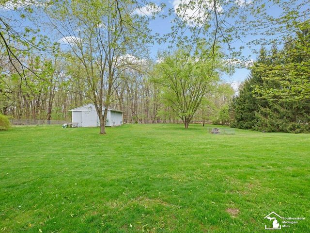 2760 Spring Hill Drive, Howell, MI 48843