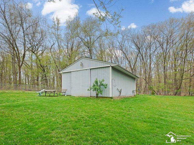 2760 Spring Hill Drive, Howell, MI 48843