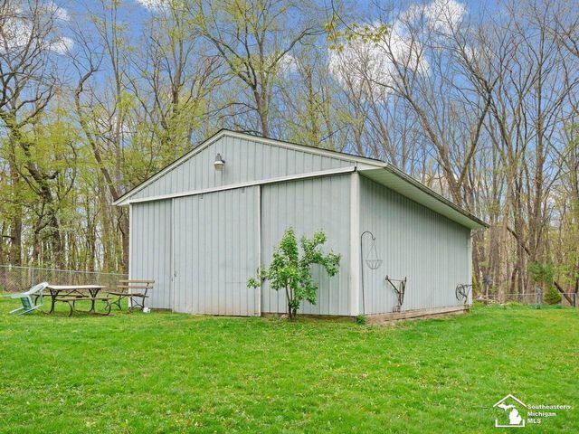 2760 Spring Hill Drive, Howell, MI 48843