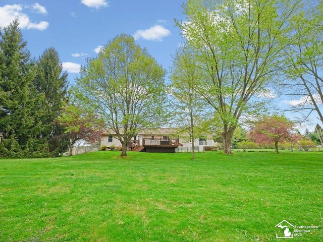 2760 Spring Hill Drive, Howell, MI 48843