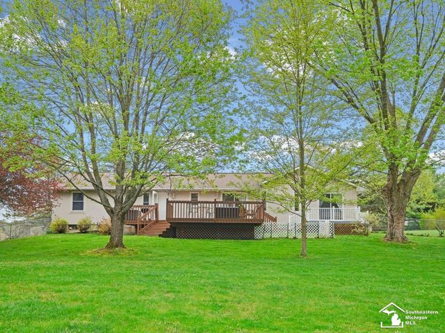 2760 Spring Hill Drive, Howell, MI 48843