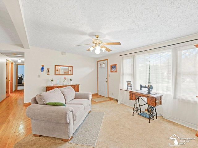 2760 Spring Hill Drive, Howell, MI 48843