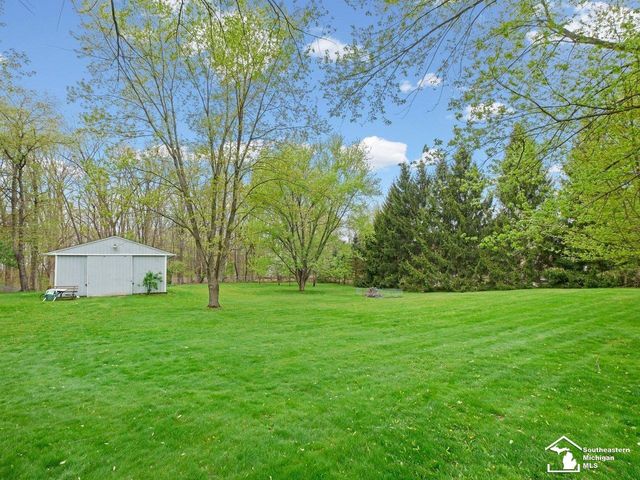2760 Spring Hill Drive, Howell, MI 48843