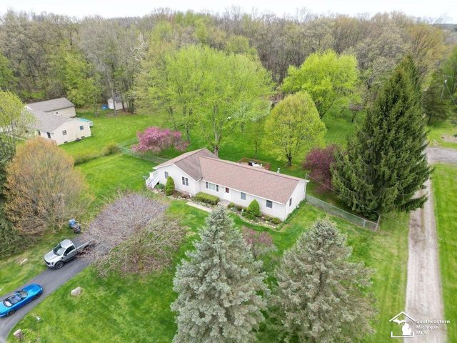 2760 Spring Hill Drive, Howell, MI 48843
