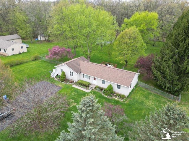 2760 Spring Hill Drive, Howell, MI 48843