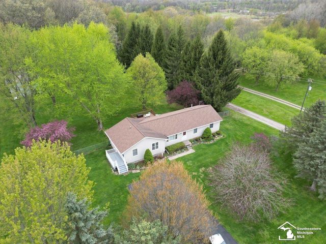2760 Spring Hill Drive, Howell, MI 48843