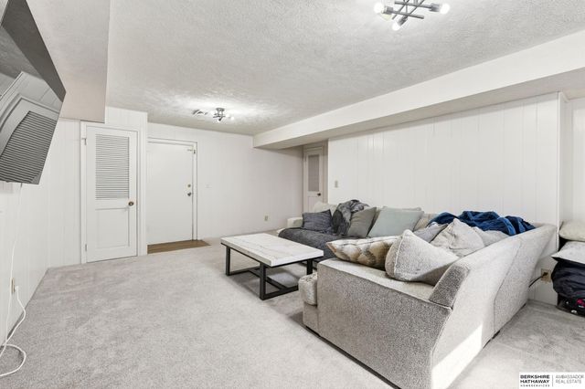 4509 Ridgeway Road, Omaha, NE 68134