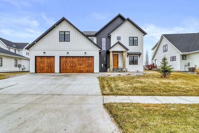 2439 Rivers Bend Drive E, West Fargo, ND 58078