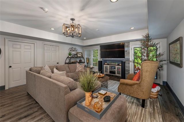 640 Goldpoint Trace, Woodstock, GA 30189