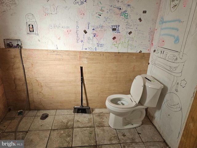 2020 E HUNTINGDON ST, Philadelphia, PA 19125