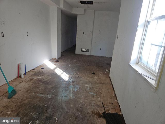 2020 E HUNTINGDON ST, Philadelphia, PA 19125