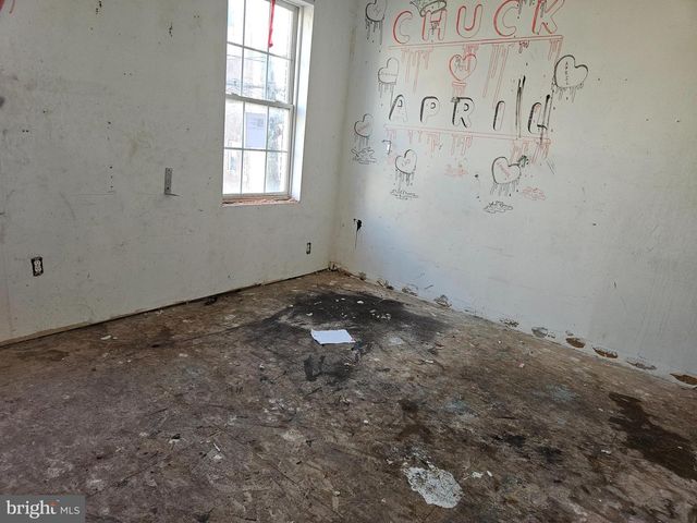 2020 E HUNTINGDON ST, Philadelphia, PA 19125