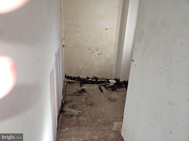 2020 E HUNTINGDON ST, Philadelphia, PA 19125