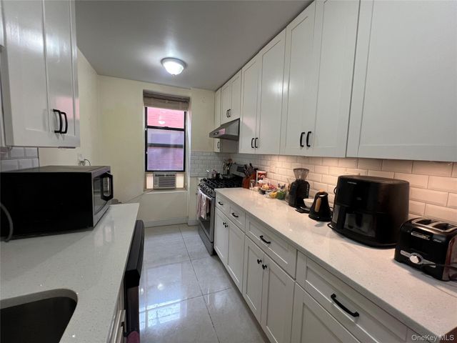 4415 43rd Avenue 1F, Sunnyside, NY 11104