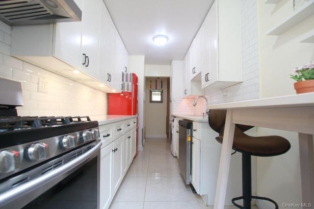 4415 43rd Avenue 1F, Sunnyside, NY 11104