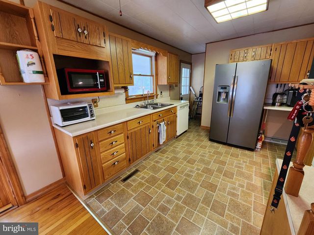 2351 EAGLE SCHOOL RD, Martinsburg, WV 25404
