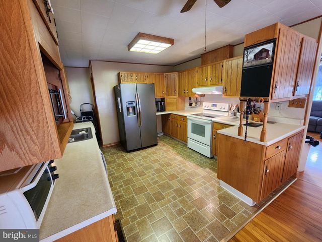 2351 EAGLE SCHOOL RD, Martinsburg, WV 25404