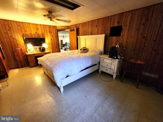 2351 EAGLE SCHOOL RD, Martinsburg, WV 25404